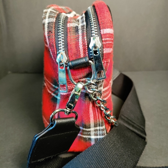 A RED PLAID PURSE⭐ - Picture 4 of 10